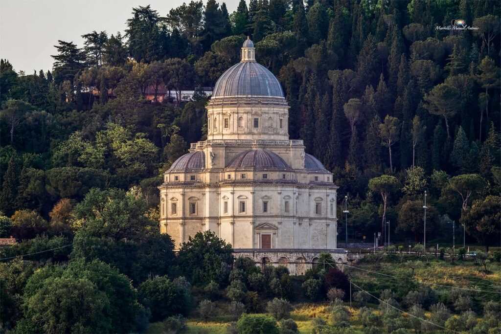 Il Santuario di SANTA MARIA DELLA CONSOLAZIONE di Todi (PG) costruito dopo un miracolo accaduto nel 1508
