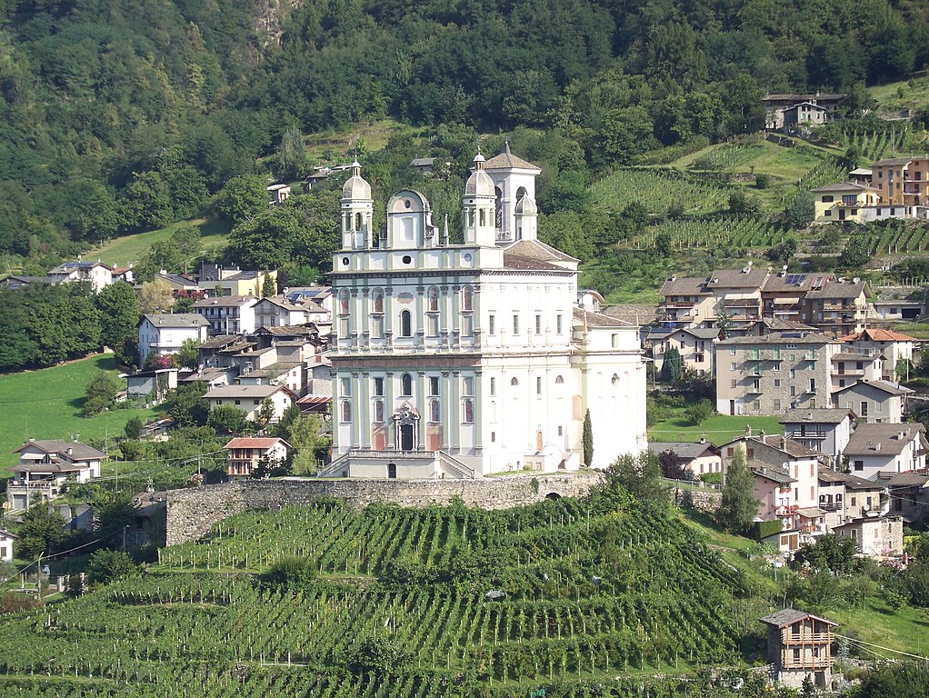 Il Santuario della Santa Casa di Loreto a Tresivio (So), costruito grazie alla devozione popolare in vari tempi, con un decisivo impulso durante il secolo XVIII.