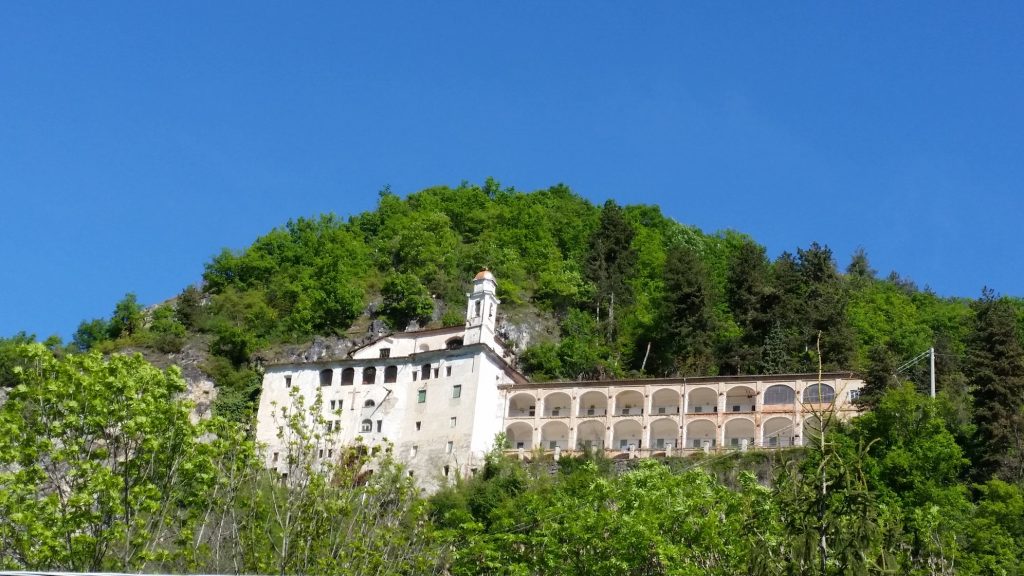 Il Santuario e la grotta di Santa Lucia a Villanova Mondovì (CN)