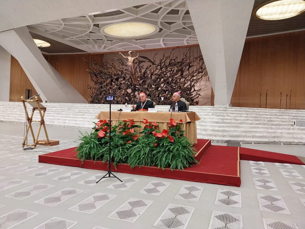 2° giorno dell'Assemblea generale del CNS e inizio del II° Incontro internazionale dei Rettori e Operatori dei Santuari in Vaticano nell'aula Paolo VI. Galleria fotografica