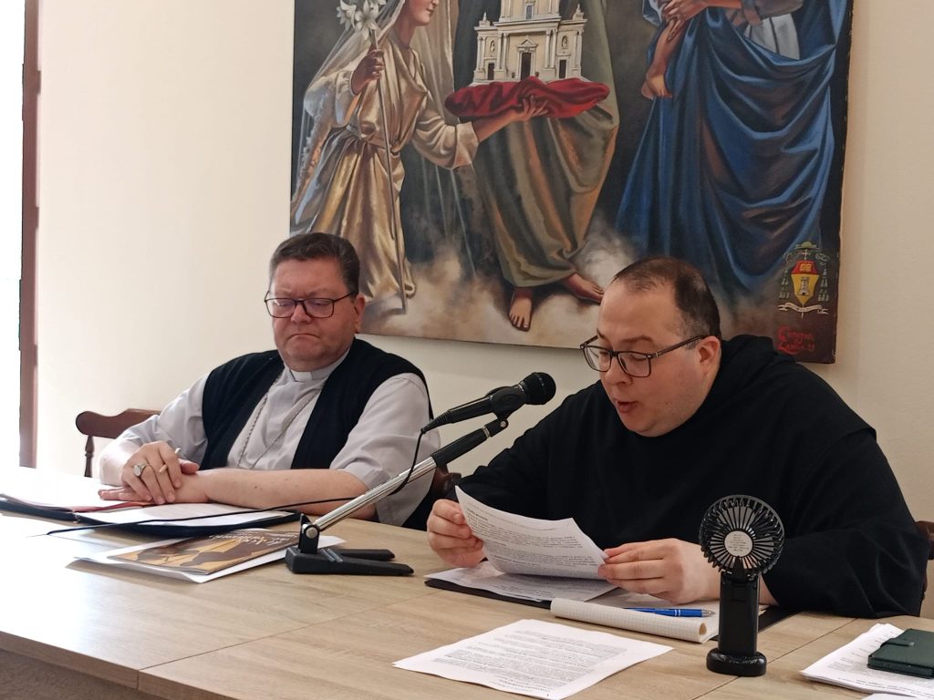 Assemblea regionale dei Rettori dei Santuari della Calabria al Santuario della Madonna di Dipodi, Feroleto Antico (CZ). Presenti S.E.R. Mons. Maurizio Aloise e P. Domenico Crupi, delegato regionale.